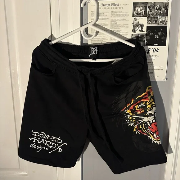 Ed Hardy Black Graphic Men's Shorts - Picture 2 of 2